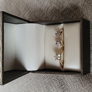 14 kt solitaire engagement ring with wrap